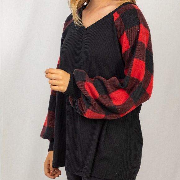 🔴 🎀 Host Pick 🎀 Buffalo Plaid Long Sleeve Top - Picture 2 of 3